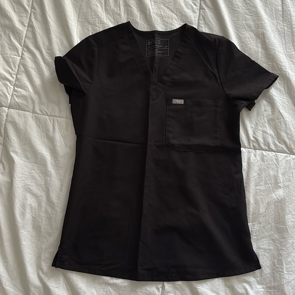 FIGS black scrub top